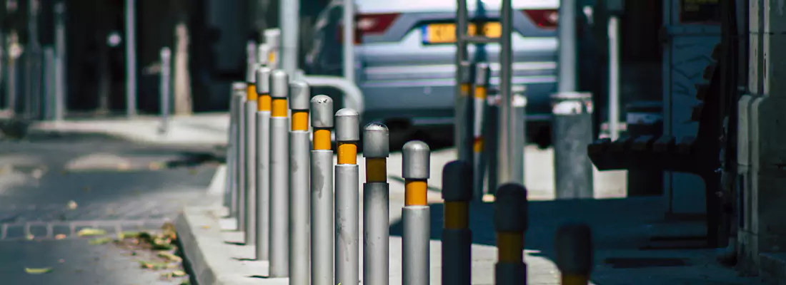 Safe and Convenient Retractable Barrier Column Systems for Properties in Lealman, FL